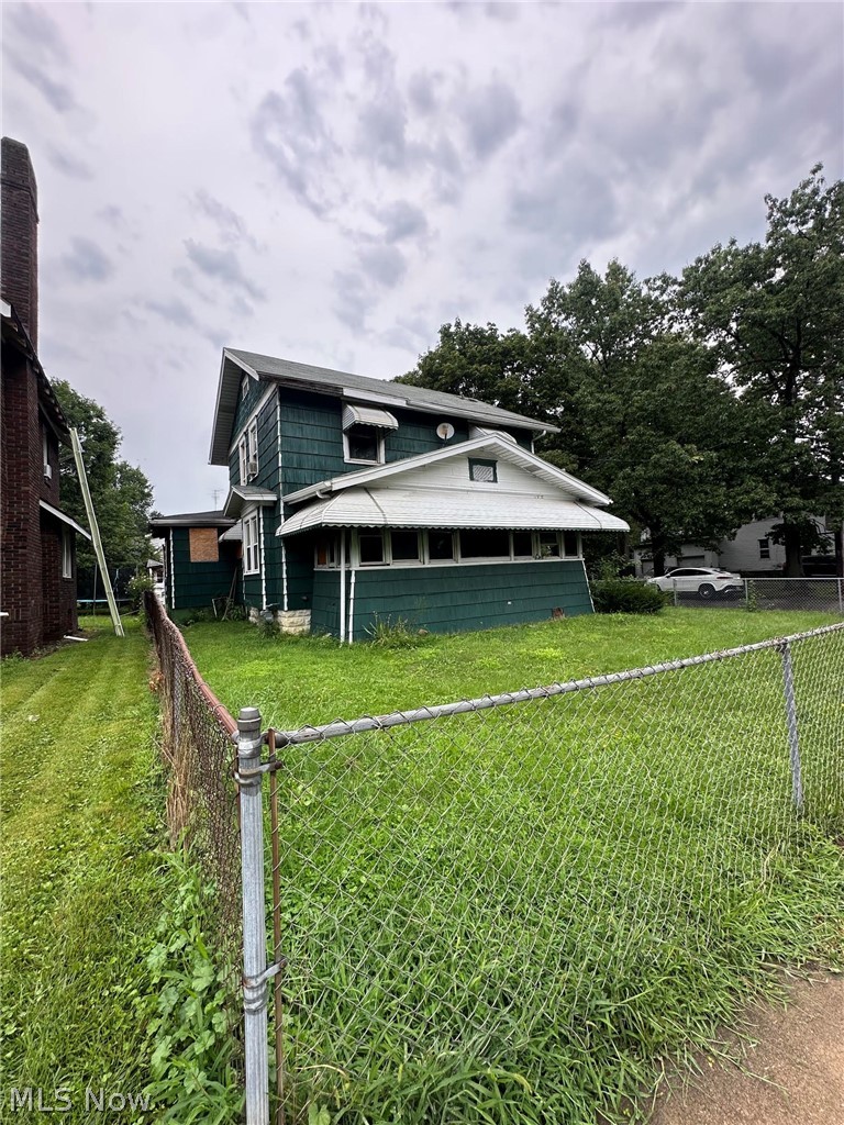 971 Lovers Lane Akron OH 44306