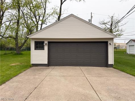 15305 Steinway Boulevard Maple Heights OH 44137