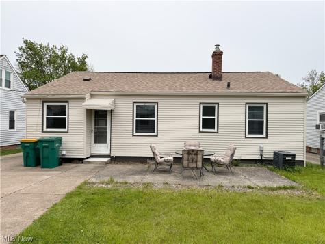 15305 Steinway Boulevard Maple Heights OH 44137