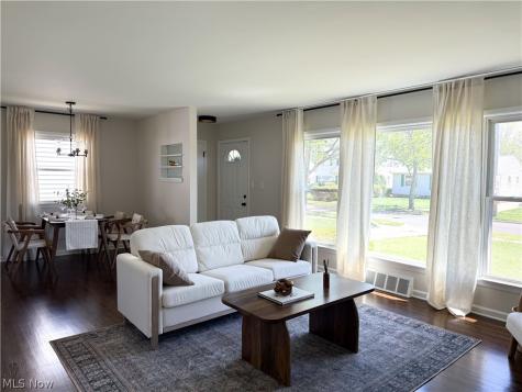 15305 Steinway Boulevard Maple Heights OH 44137