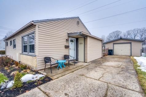 1203 Sarlson Avenue Akron OH 44314