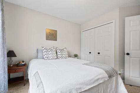 33269 Canterbury Road Avon Lake OH 44012