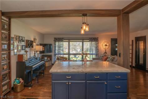 5522 Grove Street Louisville OH 44641