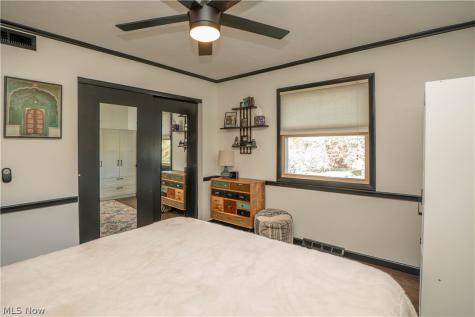 5522 Grove Street Louisville OH 44641