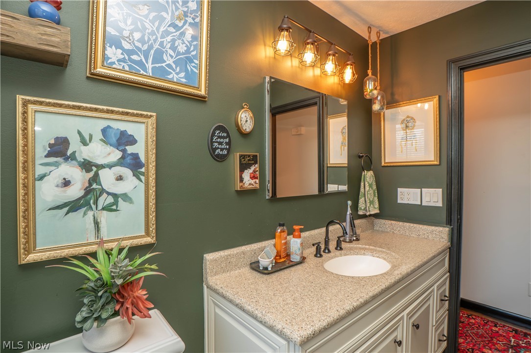 5522 Grove Street Louisville OH 44641