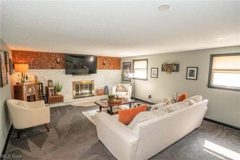 5522 Grove Street Louisville OH 44641