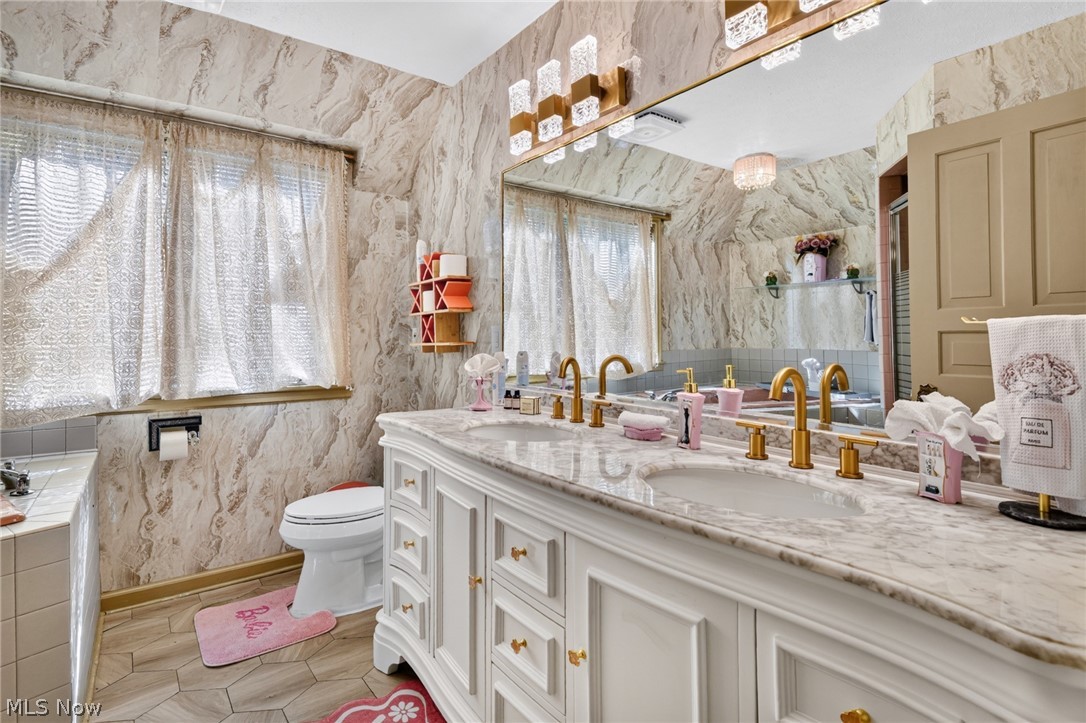 1969 Twin Oaks Drive Girard OH 44420