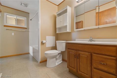 915 Valley Drive NW North Canton OH 44720