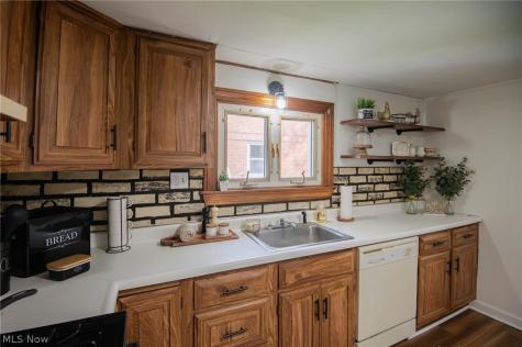 1528 Stepney Street Niles OH 44446