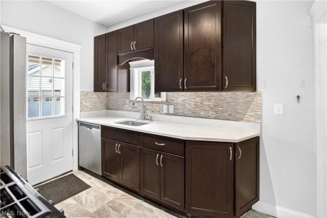 1553 Rockway Avenue Lakewood OH 44107