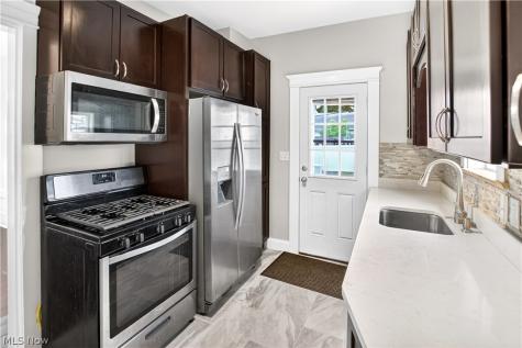 1553 Rockway Avenue Lakewood OH 44107