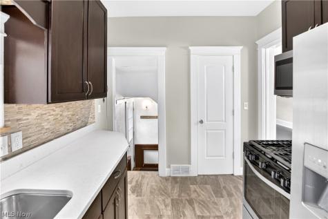 1553 Rockway Avenue Lakewood OH 44107