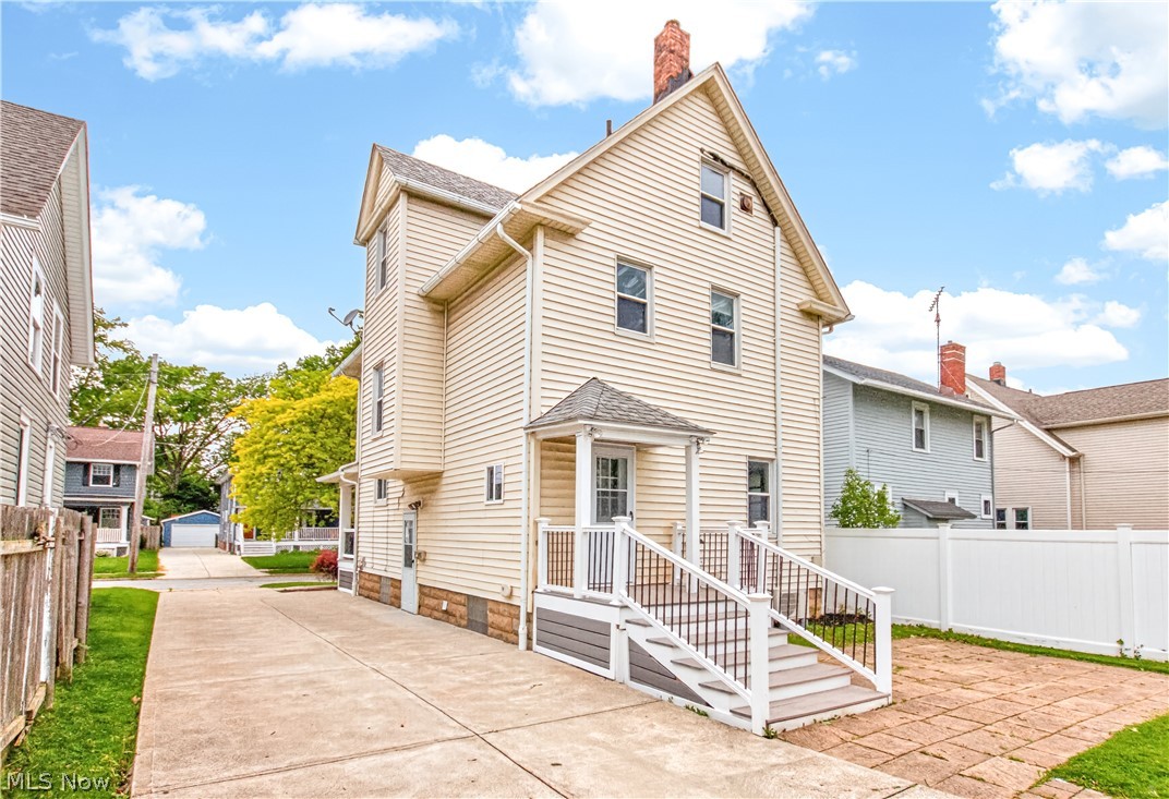 1553 Rockway Avenue Lakewood OH 44107
