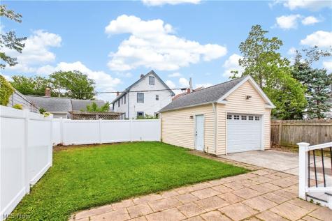 1553 Rockway Avenue Lakewood OH 44107