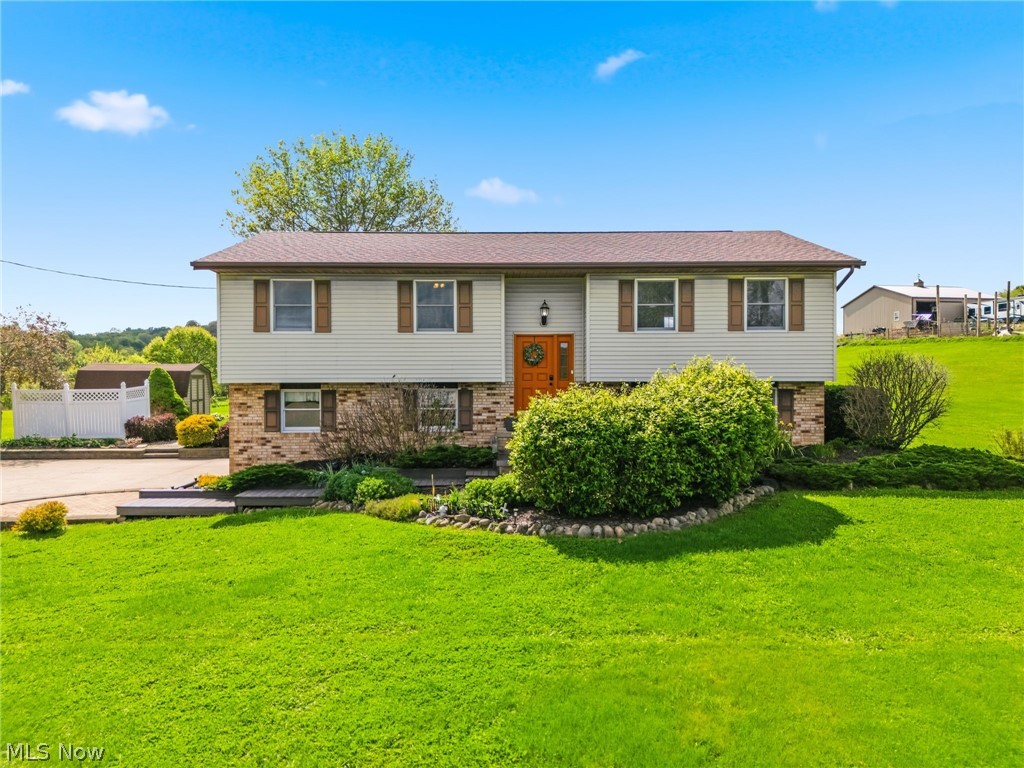 9085 Willowdale Avenue SE Magnolia OH 44643