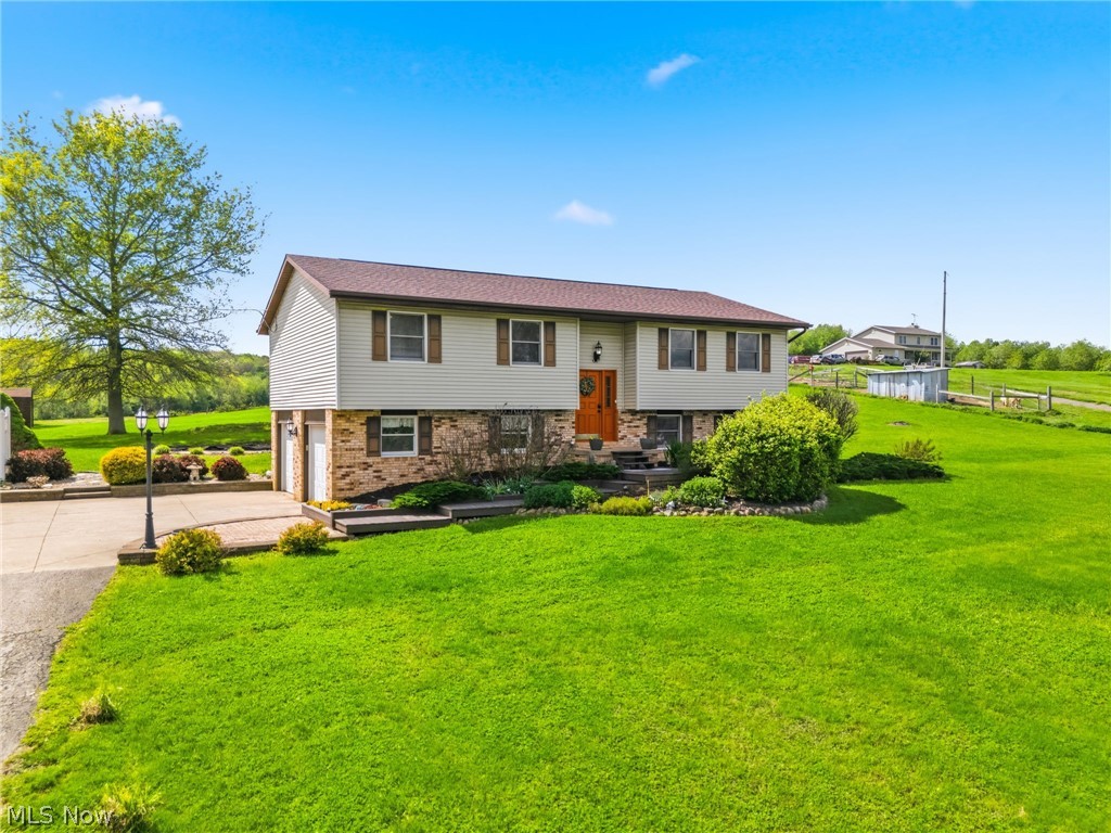 9085 Willowdale Avenue SE Magnolia OH 44643