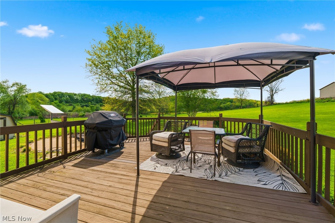 9085 Willowdale Avenue SE Magnolia OH 44643