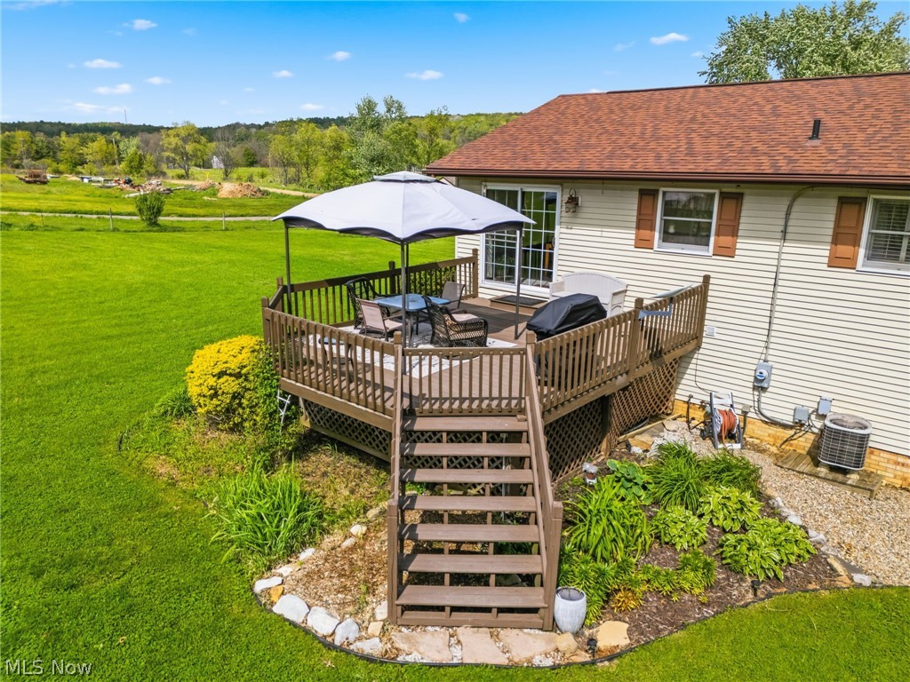 9085 Willowdale Avenue SE Magnolia OH 44643