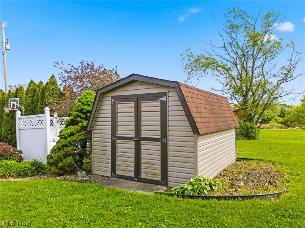 9085 Willowdale Avenue SE Magnolia OH 44643