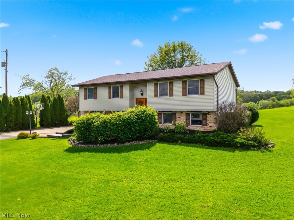 9085 Willowdale Avenue SE Magnolia OH 44643
