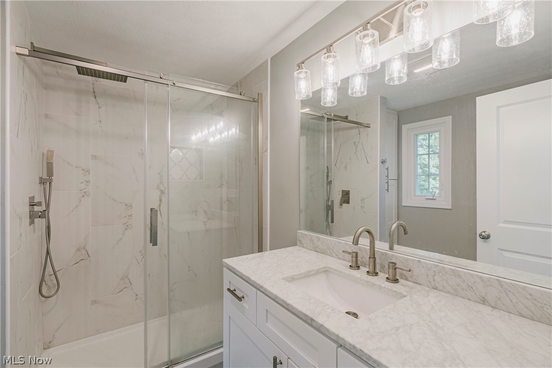 1960 Bromton Drive Lyndhurst OH 44124