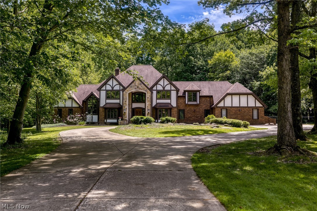 100 Easton Lane Moreland Hills OH 44022