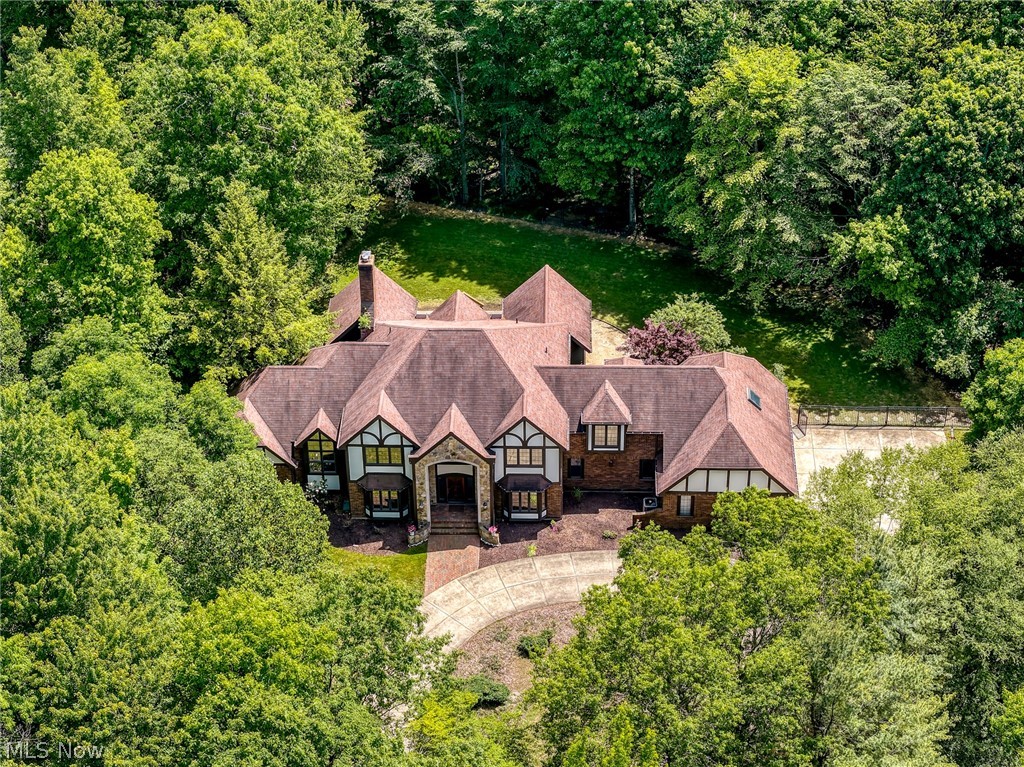 100 Easton Lane Moreland Hills OH 44022