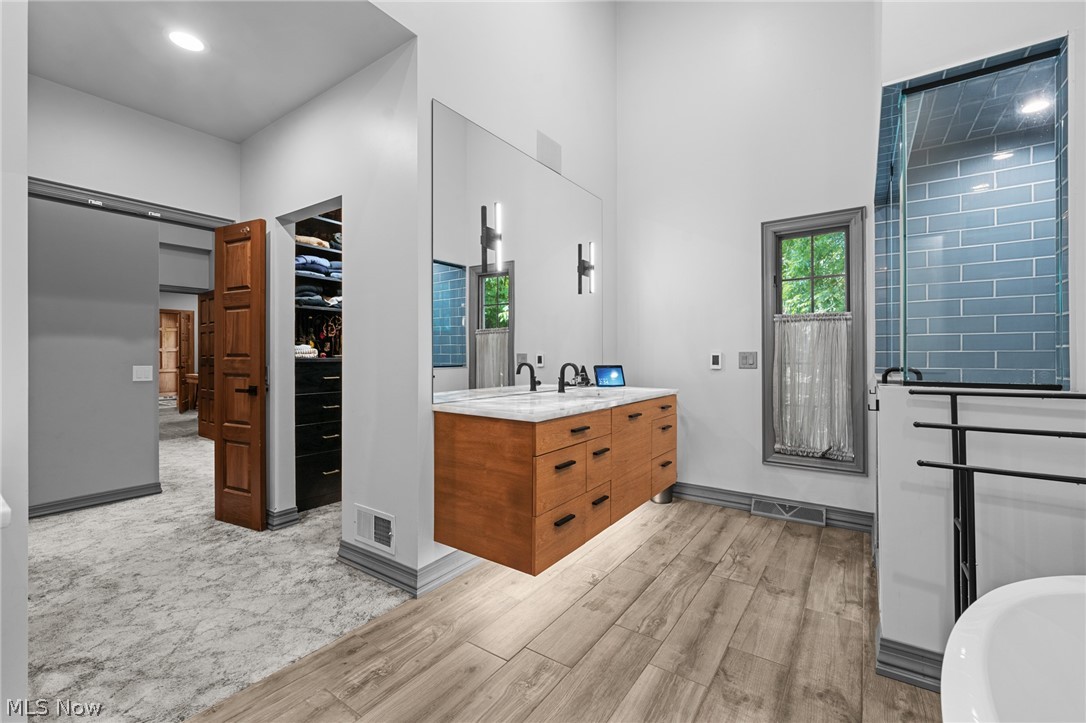 100 Easton Lane Moreland Hills OH 44022