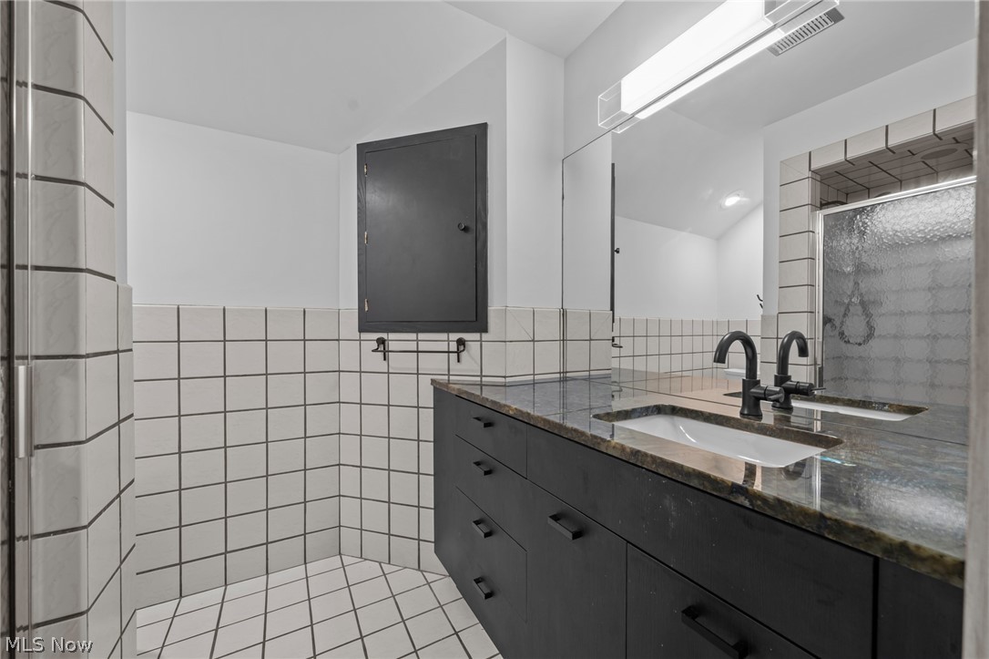 100 Easton Lane Moreland Hills OH 44022