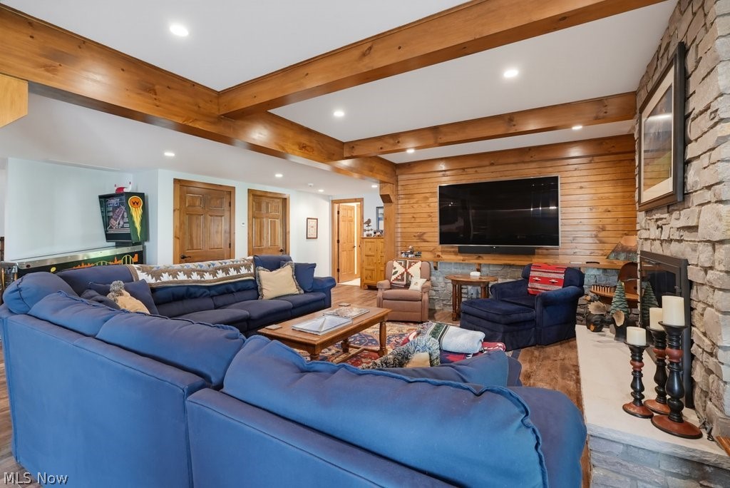 275 Falls Walk Way Chagrin Falls OH 44022