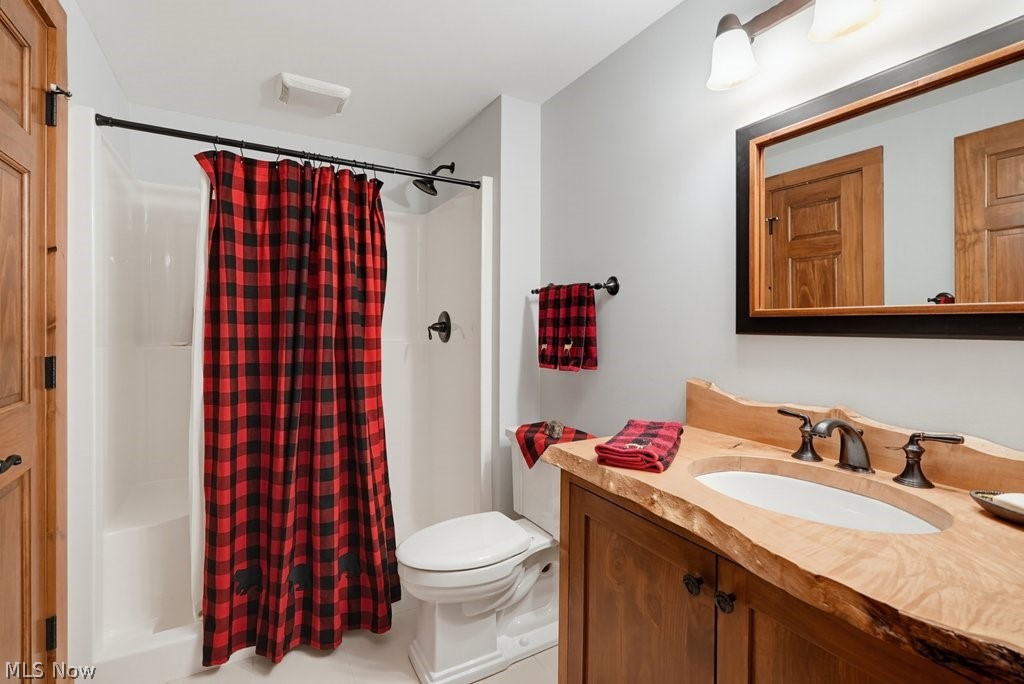 275 Falls Walk Way Chagrin Falls OH 44022