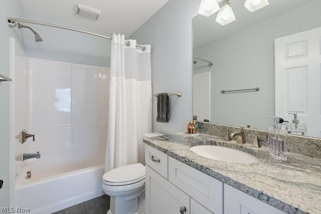 275 Falls Walk Way Chagrin Falls OH 44022