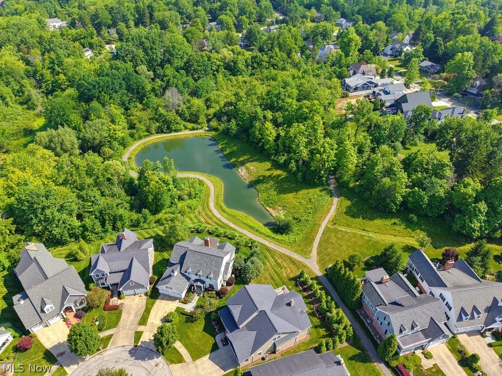 275 Falls Walk Way Chagrin Falls OH 44022