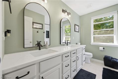 9260 Aaron Lane Olmsted Twp OH 44138