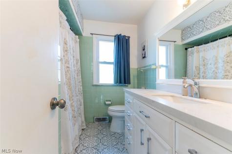 1673 Mayfair Boulevard Mayfield Heights OH 44124