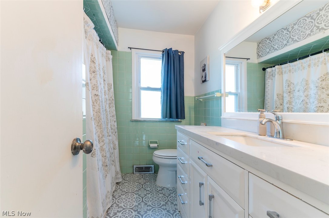 1673 Mayfair Boulevard Mayfield Heights OH 44124