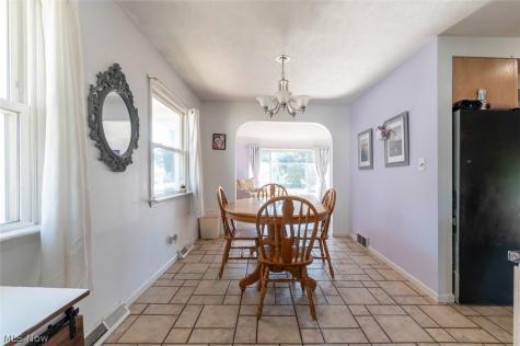 1673 Mayfair Boulevard Mayfield Heights OH 44124