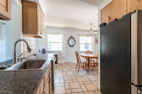 1673 Mayfair Boulevard Mayfield Heights OH 44124