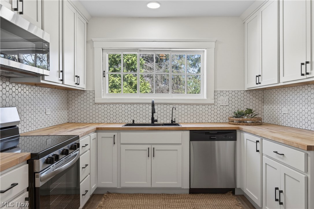 14939 Caves Road Novelty OH 44072