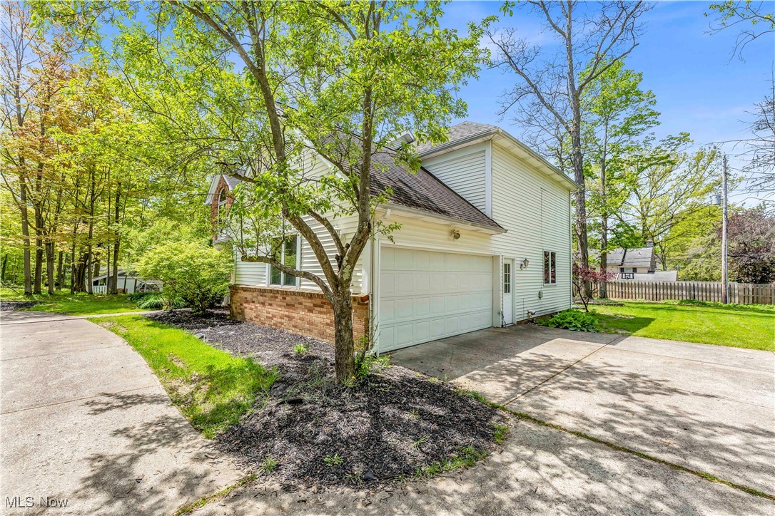 2736 Green Road Shaker Heights OH 44122