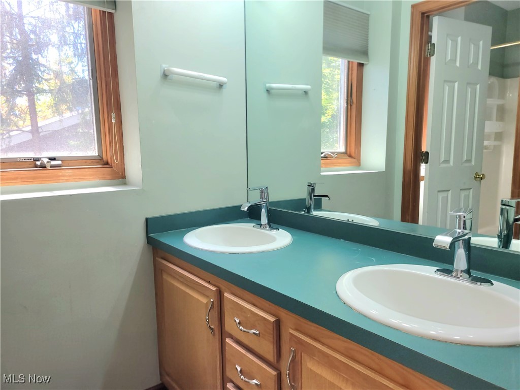 2736 Green Road Shaker Heights OH 44122