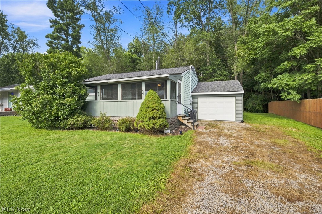 933 Ray Avenue NE New Philadelphia OH 44663