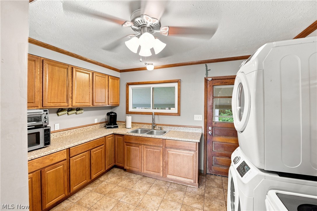 933 Ray Avenue NE New Philadelphia OH 44663