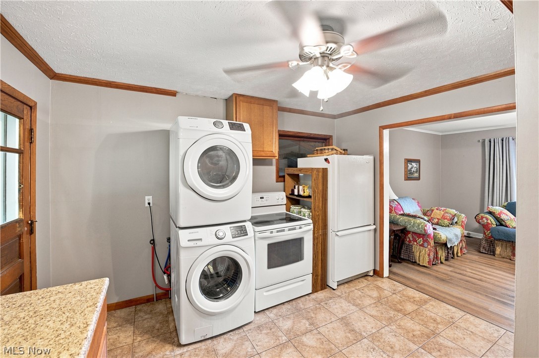933 Ray Avenue NE New Philadelphia OH 44663