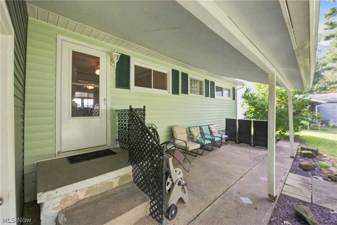 933 Ray Avenue NE New Philadelphia OH 44663