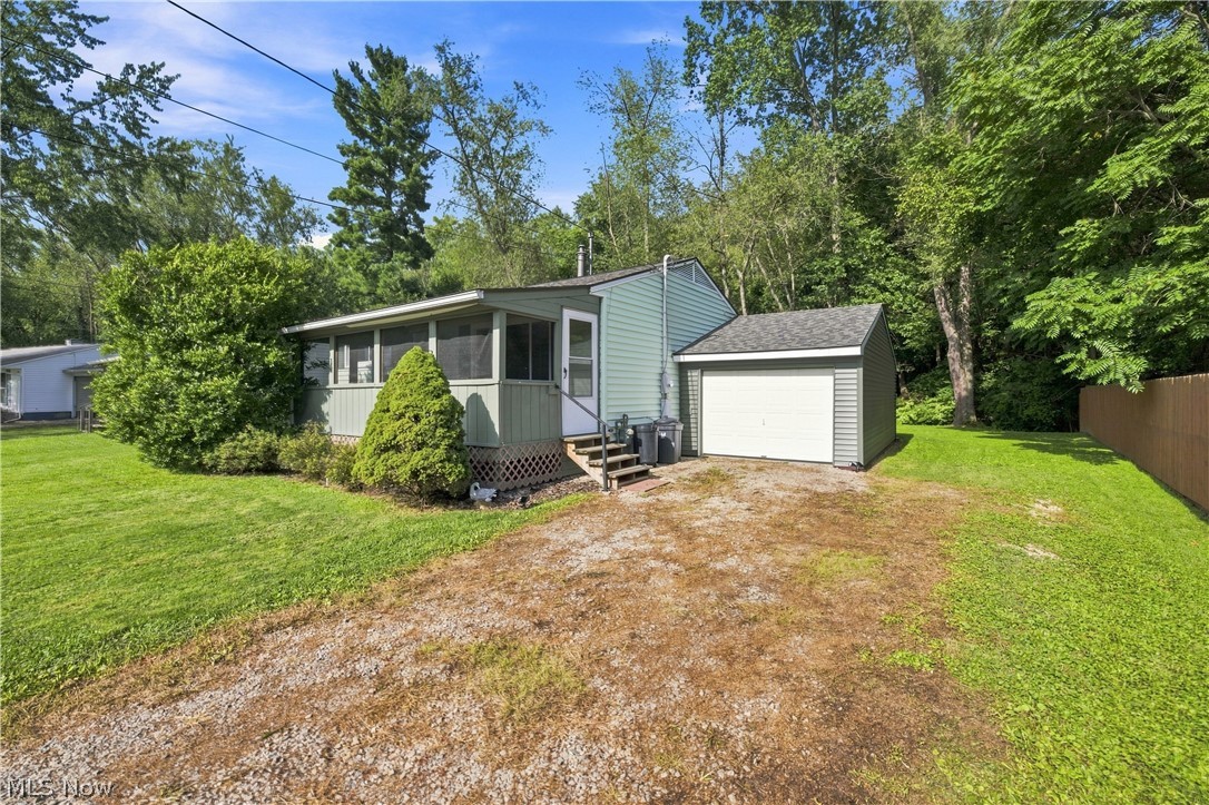 933 Ray Avenue NE New Philadelphia OH 44663
