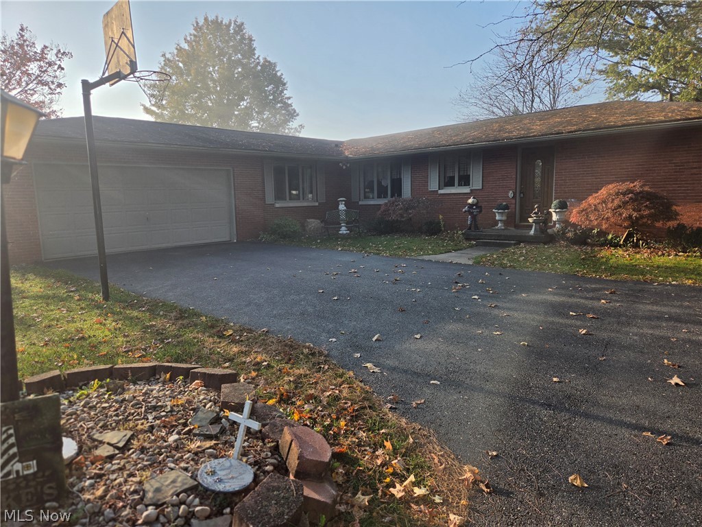 10560 Laurens Drive NE Bolivar OH 44612