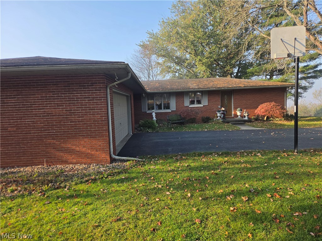 10560 Laurens Drive NE Bolivar OH 44612