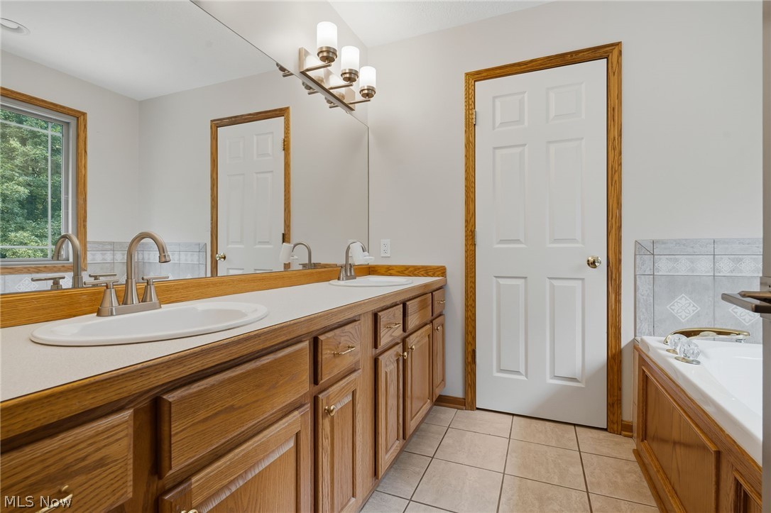 2559 Chadwell Circle NW North Canton OH 44720