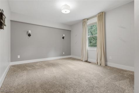 2559 Chadwell Circle NW North Canton OH 44720